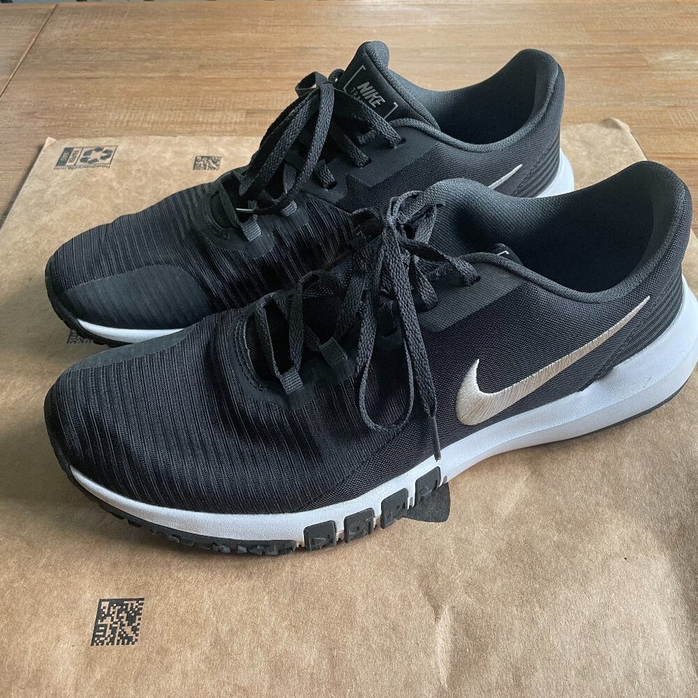 black low-top Nike sneakers, men's size 12